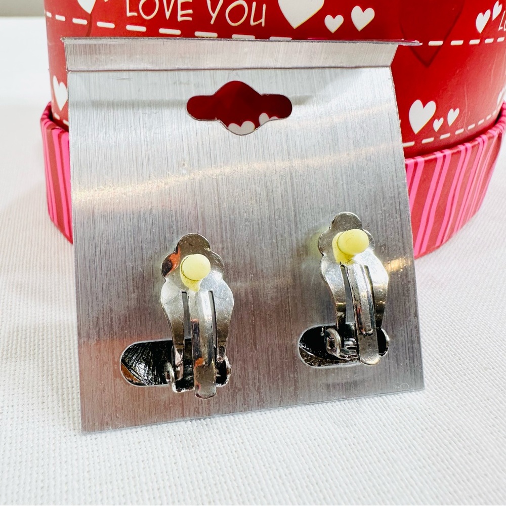 🛍️🛍️ CLIP EARRINGS NWOT GLAM 💛 SILVER TONE WITH JEWEL - Picture 2 of 4